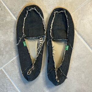 Like New Dark Denim Sanuk Slip-Ons Women’s Size 10